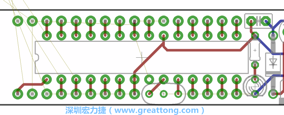 諧振器應擺放在ATmega微控制器的針腳8、9和10旁邊，在共鳴器和微控制器中間的高頻信號線應該要愈短愈好，此外，其它的信號線應該要遠離這個區(qū)域且配置在諧振器的下方，這樣做是為了防止不必要的無線電波干擾。