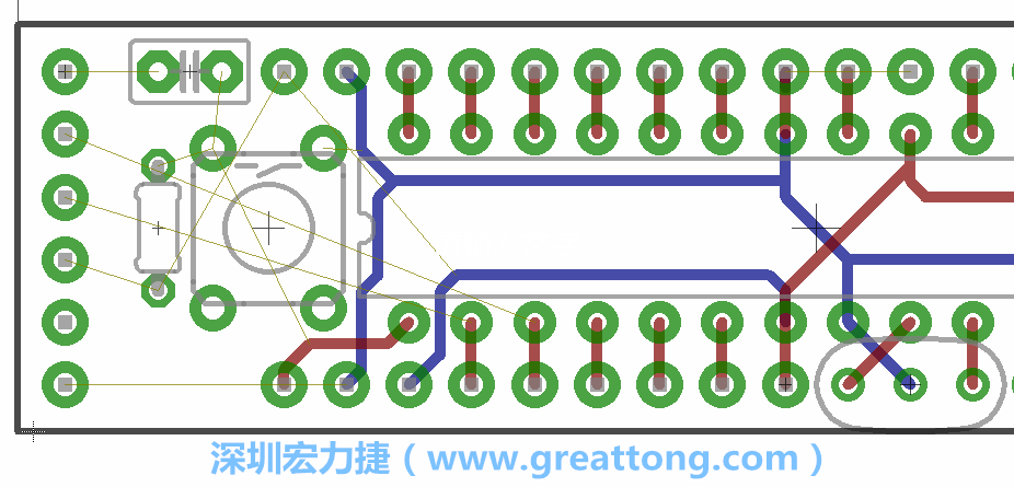 到目前為止，你應該只剩下四個部分還未進行布線，10K重置上拉電阻器、重置電容和1×6的序列排針。