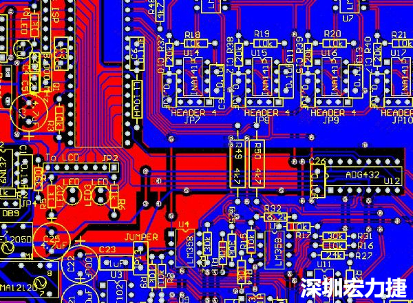 一般產(chǎn)品的PCB設(shè)計(jì)，多數(shù)先決定元件布局，再進(jìn)行線路連接，于元件位置就先改善干擾問題，再從線路細(xì)節(jié)著手改善產(chǎn)品。