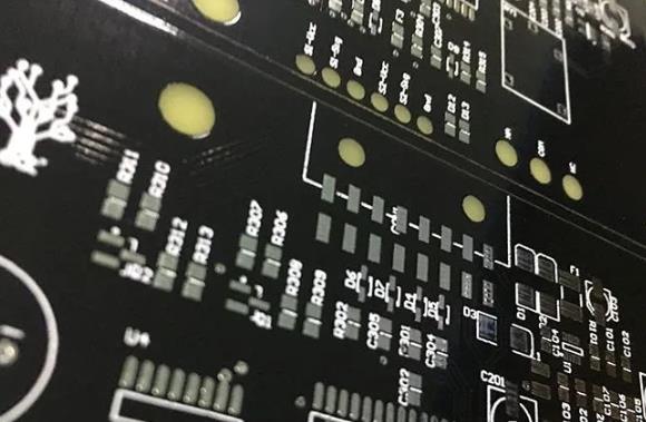 如何確定PCB的基板材料？